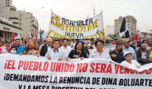 Manifestantes bloquean Panamericana Sur en segundo día de protestas en Perú