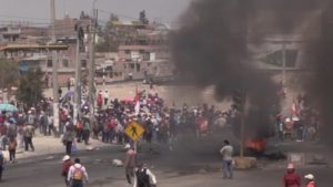 Gobierno recomienda a chilenos no viajar a Perú debido a la crisis política y social