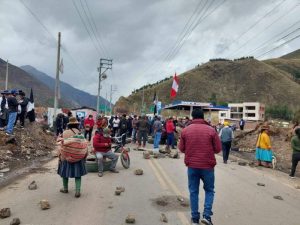 Crisis política no remite: Perú reporta tránsito interrumpido en más de 50 puntos del país