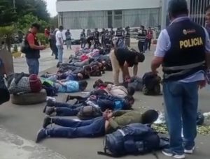 VIDEOS| Policía ingresa a la fuerza a universidad en Lima y detiene a más de 200 personas