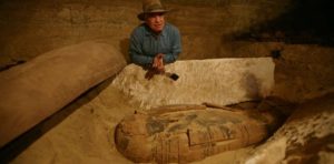 VIDEO| Arqueólogos descubren lo que sería la momia más antigua en Egipto