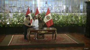 Crisis en Perú: Presidenta Boluarte insta al Congreso a aprobar un adelanto electoral