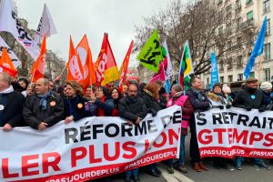 VIDEO| Más de un millón de franceses protestan contra la reforma de pensiones de Macron