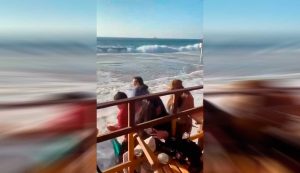 VIDEO| Marejadas anormales comienzan a causar estragos: Recomiendan no ingresar al mar
