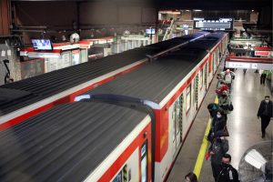 Metro de Santiago reestablece el servicio tras caos provocado por cierre en Línea 4