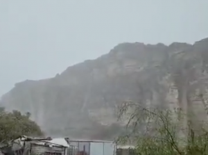 VIDEO| Intensas lluvias bloquean camino e inundan pueblo de Lasana, región de Antofagasta