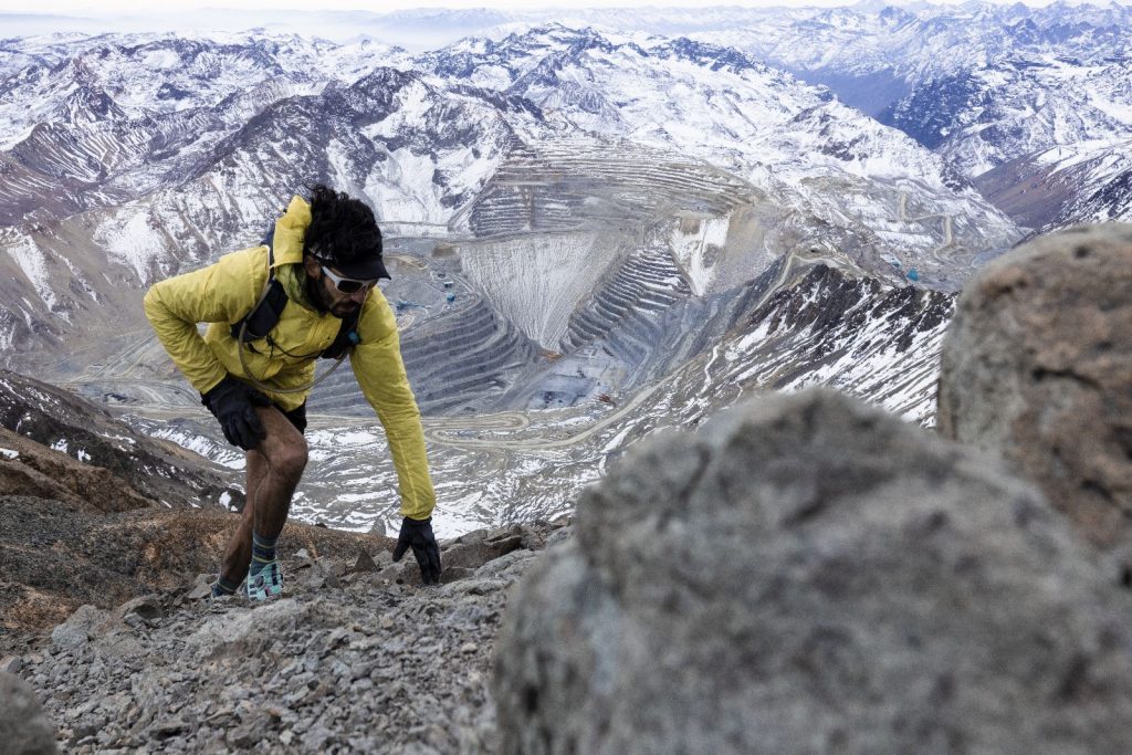 Runner rompe récord de velocidad en subir el cerro La Paloma y llama a proteger glaciares
