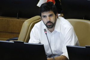 Joaquín Lavín Jr es el diputado con menos intervenciones en la Cámara: Una fue clave