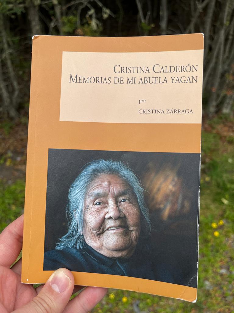 Portada del libro "Cristina Calderón. Memorias de mi abuela yagán". Foto: Felipe Sasso.