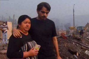 VIDEO| El gesto de humanidad de Martín Ortiz: Periodista corta nota para consolar a damnificada