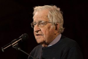 Noam Chomsky en Chile: Todo lo que se sabe de su visita a Recoleta