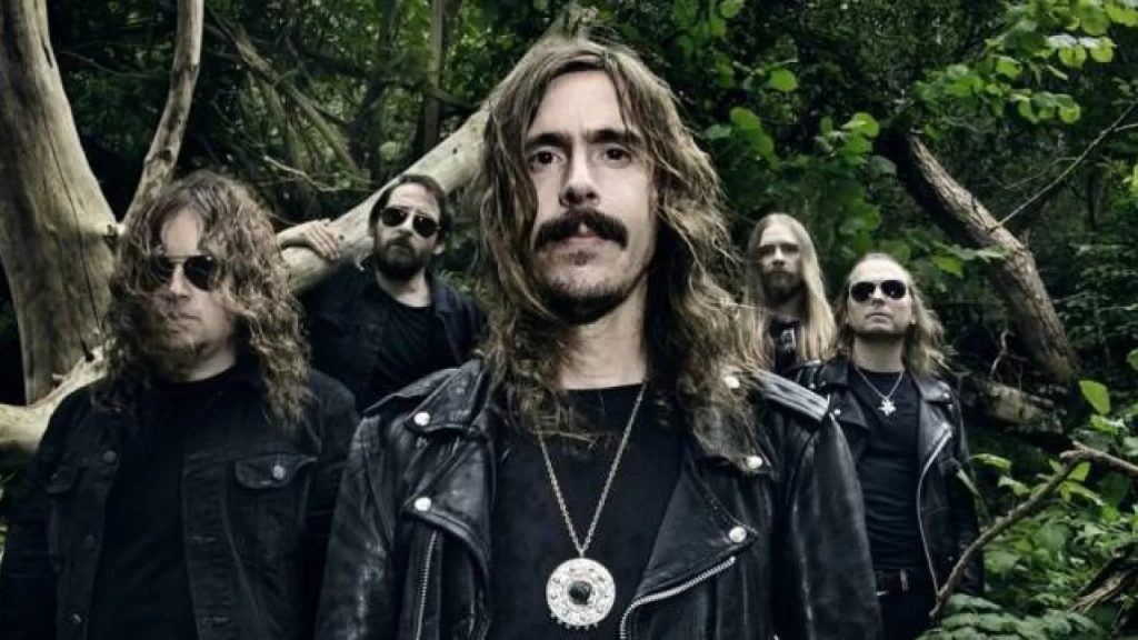 Vergonzoso: Banda sueca Opeth denuncia robo a su vocalista tras show en Chile