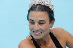 VIDEO| Tita Ureta realizó tradicional piscinazo tras ser elegida embajadora del Festival