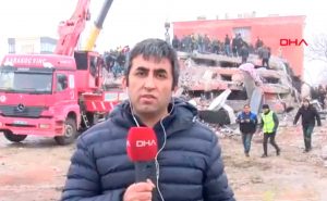 VIDEO| Periodista capta en vivo el segundo y potente terremoto en Turquía: Botó edificios