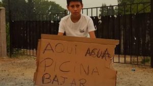VIDEO| Niño da cachetada de humanidad a empresario de Yumbel: Ofrece agua de su piscina