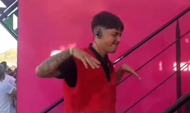 VIDEO| Guardia que se hizo viral por bailar en Lollapalooza afirma que no fue despedido después del hecho