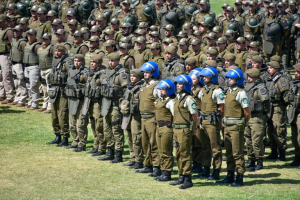 ¿Qué significan los cascos azules de carabineros que debutaron este Día del Joven Combatiente?