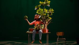 Monólogo con las plantas: premiada obra Estado Vegetal vuelve a Matucana 100
