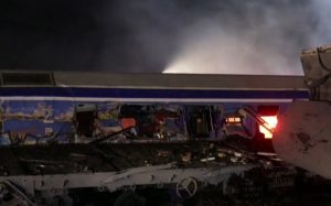 36 muertos en la colisión de dos trenes en Grecia, la mayor tragedia europea de la década