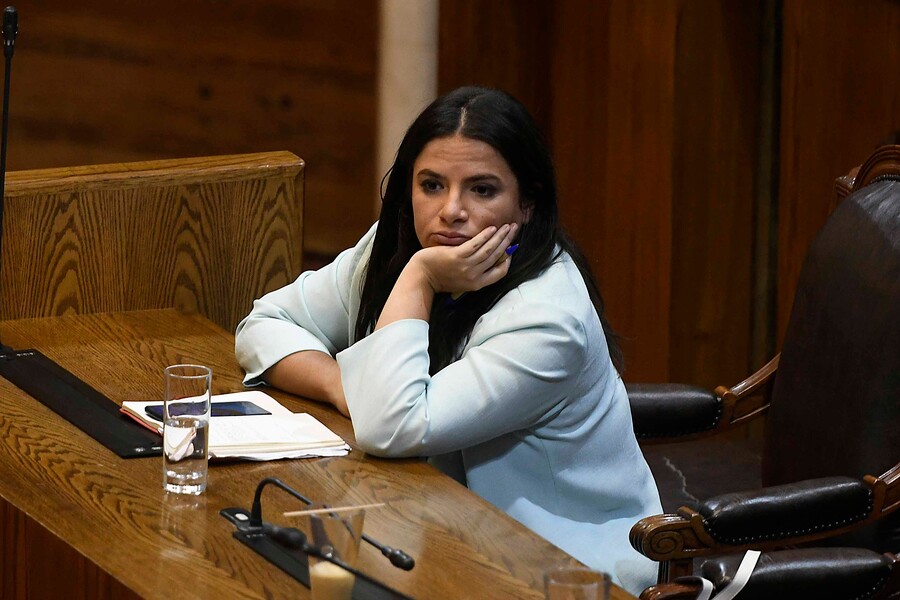 Ministra Orellana reconoce profundo golpe a anuncios 8M tras rechazo a reforma tributaria