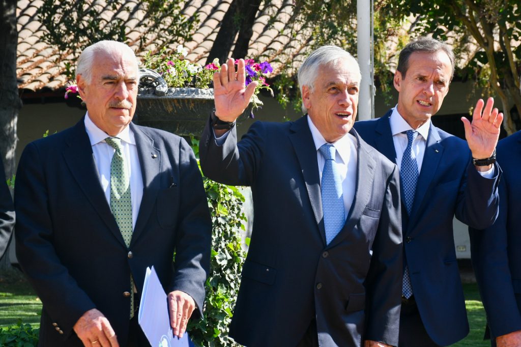 Piñera funda nuevo foro conservador y apunta al gobierno: «están conduciendo en forma equivocada»