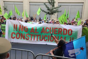 VIDEO "¡Hernán Larraín, vergüenza nacional!": Protestan contra la Comisión Experta