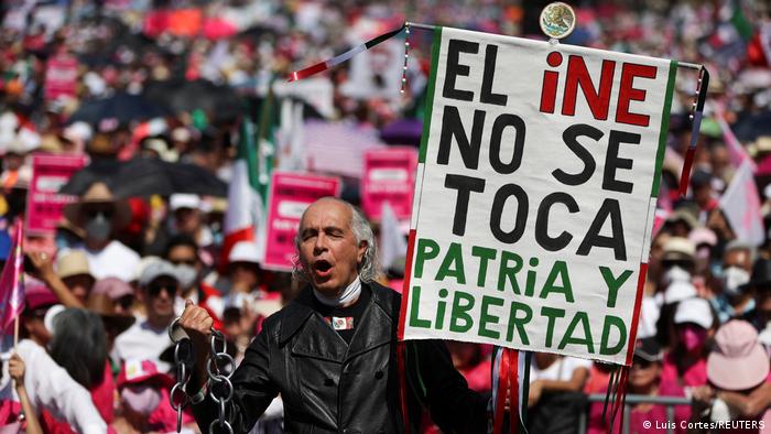 El pueblo fingido: protestas contra la reforma electoral en México