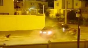 VIDEO| Violenta noche en Calama: Sujeto choca una y otra vez para destrozar otro vehículo