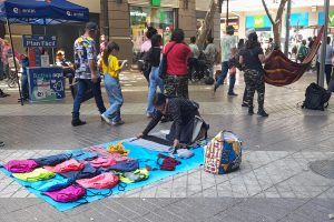 Comercio ambulante en Santiago: Municipalidad deberá dar solución en 45 días