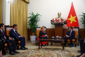 Michelle Bachelet junto a alcalde de Cerro Navia se reunieron con presidente de Vietnam