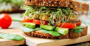 ¡Llegar y llevar!: Regalarán 500 sándwiches veganos en Santiago por Día Mundial Sin Carne