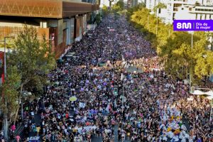 Marcha 8M: Cortes de calles y desvíos en Santiago centro por movilizaciones feministas