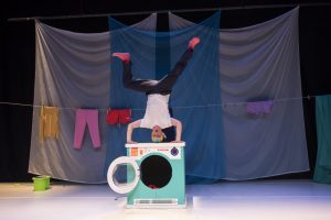 Crítica de danza | “Lavarropas”: La historia para niños y niñas de una lavadora que se descompone