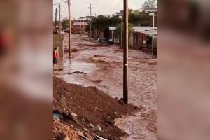 VIDEO | Extraordinarias lluvias afectan el poblado San Pedro de Atacama: hay damnificados