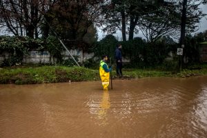VIDEO| Temporal de viento y lluvia comienza a causar estragos en el sur: Se acerca a Santiago