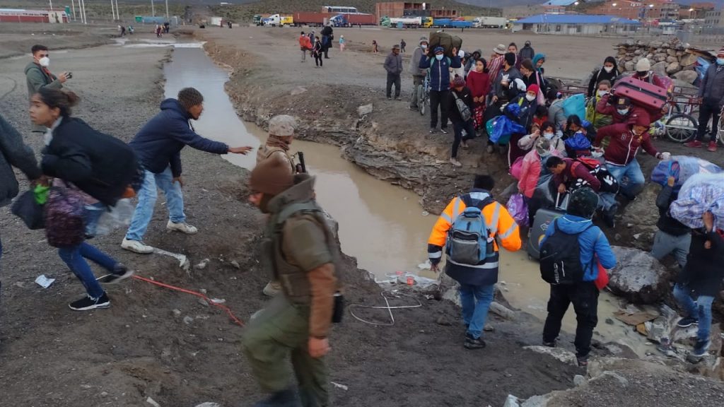 Acnur advierte «grave situación» de migrantes en la frontera de Perú con Chile