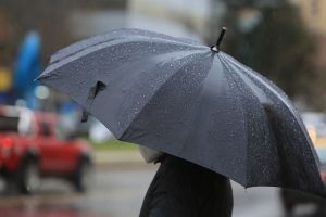 Primera lluvia del año: MeteoChile emite aviso por fuertes precipitaciones e intenso viento