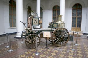 El Carro Bomba de 150 años que relata historia del combate de los incendios en la Alameda