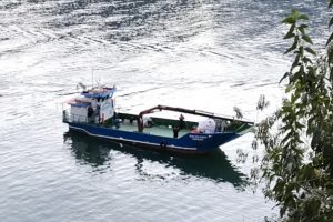 Reportan desaparecido por naufragio de embarcación en Estuario de Reloncaví