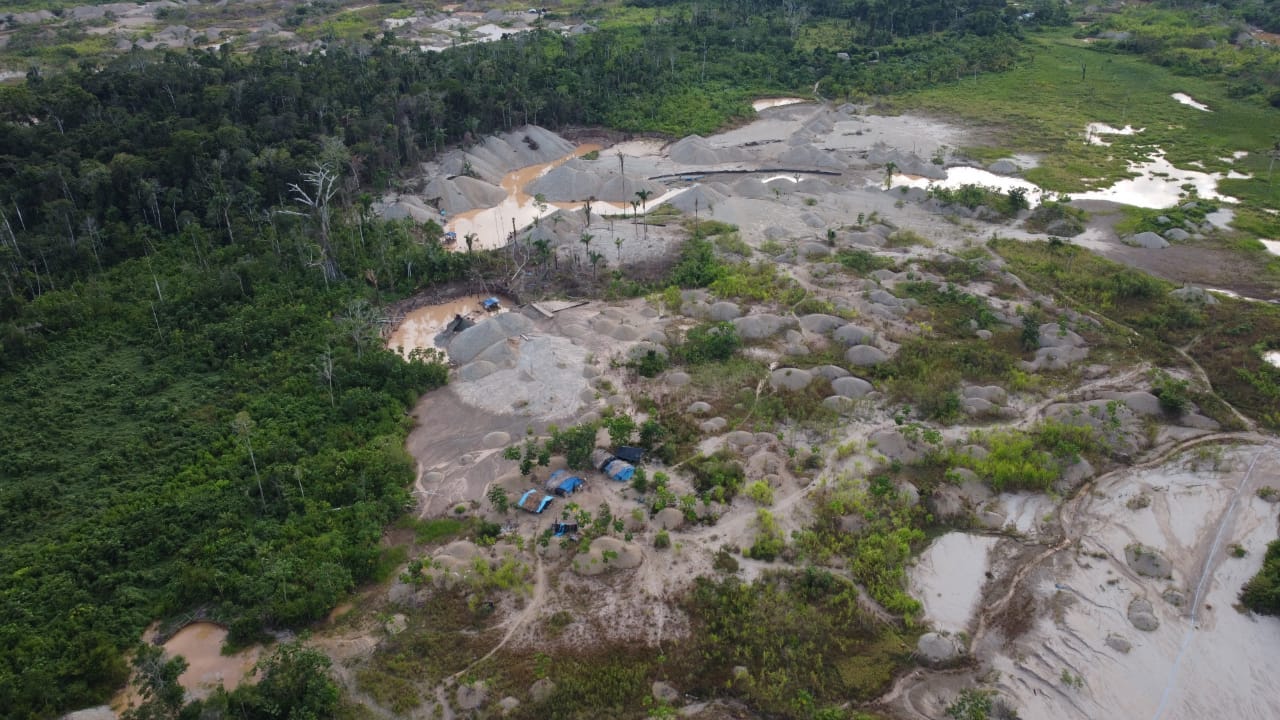 La comunidad nativa Tres Islas perdió más de 500 hectáreas de bosques en los dos últimos años por causa de la minería ilegal. Foto: FEMA Madre de Dios.
