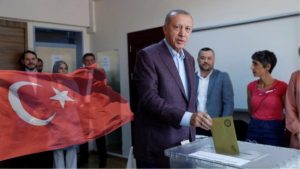 Elecciones en Turquía: Triunfa Erdogan, pero no alcanza mayoría absoluta por escaso margen