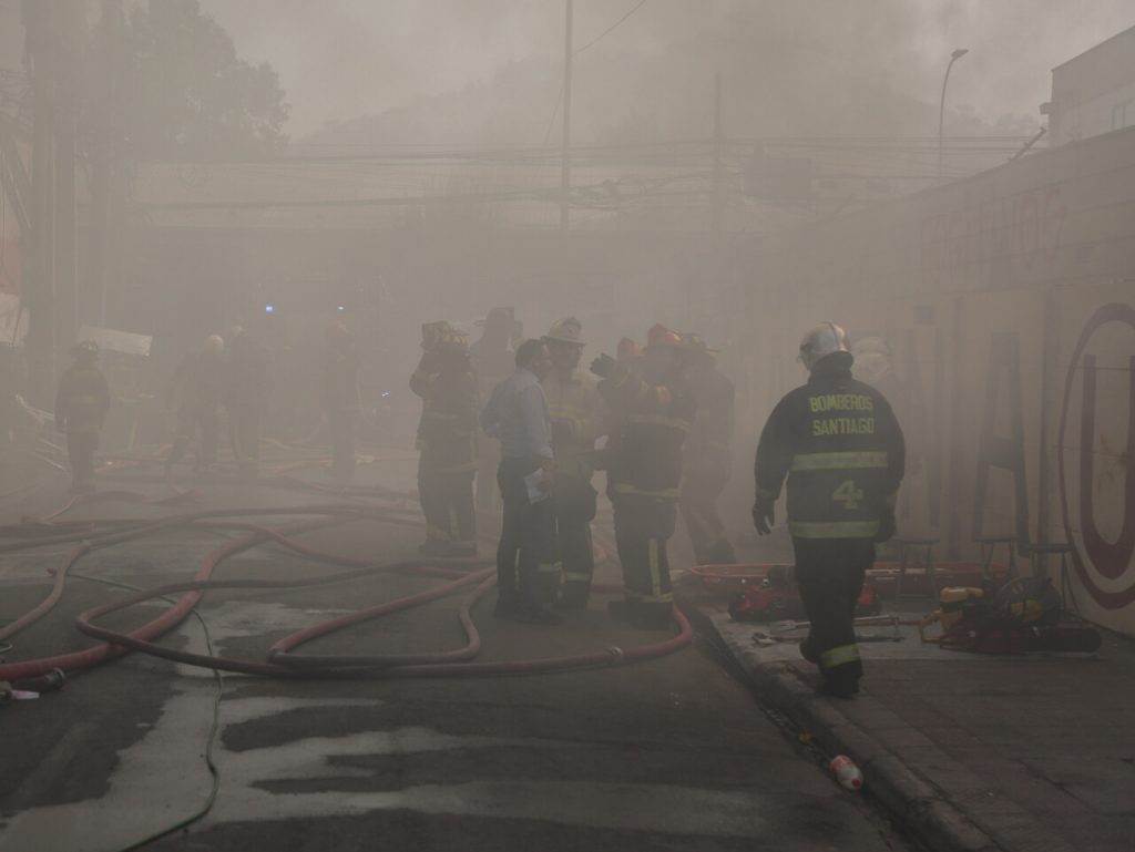 Tragedia en San Bernardo: Padre, madre y una de sus hijas fallecen en voraz incendio