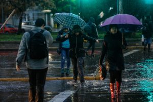 Pronostican un invierno más lluvioso y cálido de lo normal para Chile