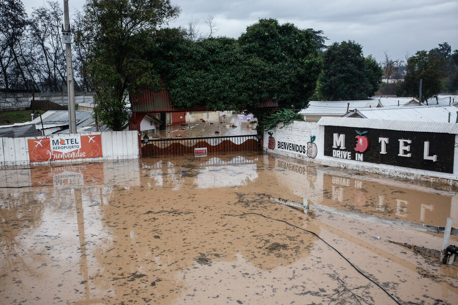 Emergencia por lluvias: Evacúan zonas de Los Andes y Alerta Amarilla por crecida del Mapocho
