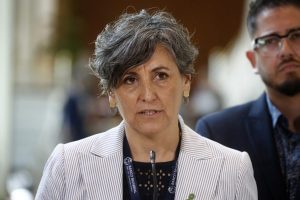 Minsal admite "confusión involuntaria" al involucrar a Contraloría por caso Clínica Las Condes
