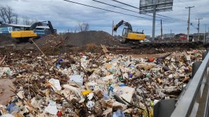 Proyecto de ley propone hasta 5 años de cárcel a quienes tiran basura en vertederos ilegales