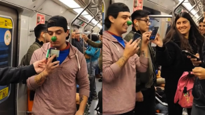 VIDEO| Tiktoker se hace viral tras regalar dinero en el Metro de Santiago y pasajeros lo ovacionan