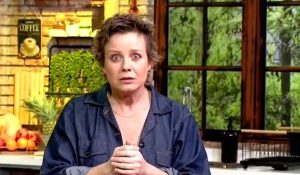 VIDEO| “¿Se cortó el pelo?”: Desubicada pregunta a Claudia Conserva en nuevo programa