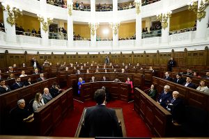Cadem: Hoy sólo tres de cada 10 chilenos aprobaría nueva propuesta de Constitución