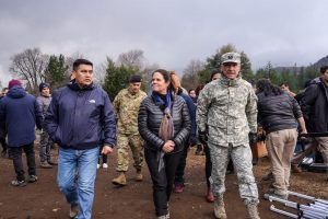 Ministra Fernández confirma despliegue de 1.500 efectivos y 13 helicópteros a zonas en emergencia